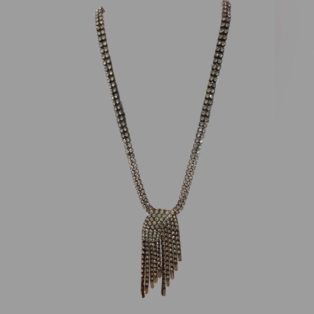 🩶Elegant Silver Necklace with Fringe Design